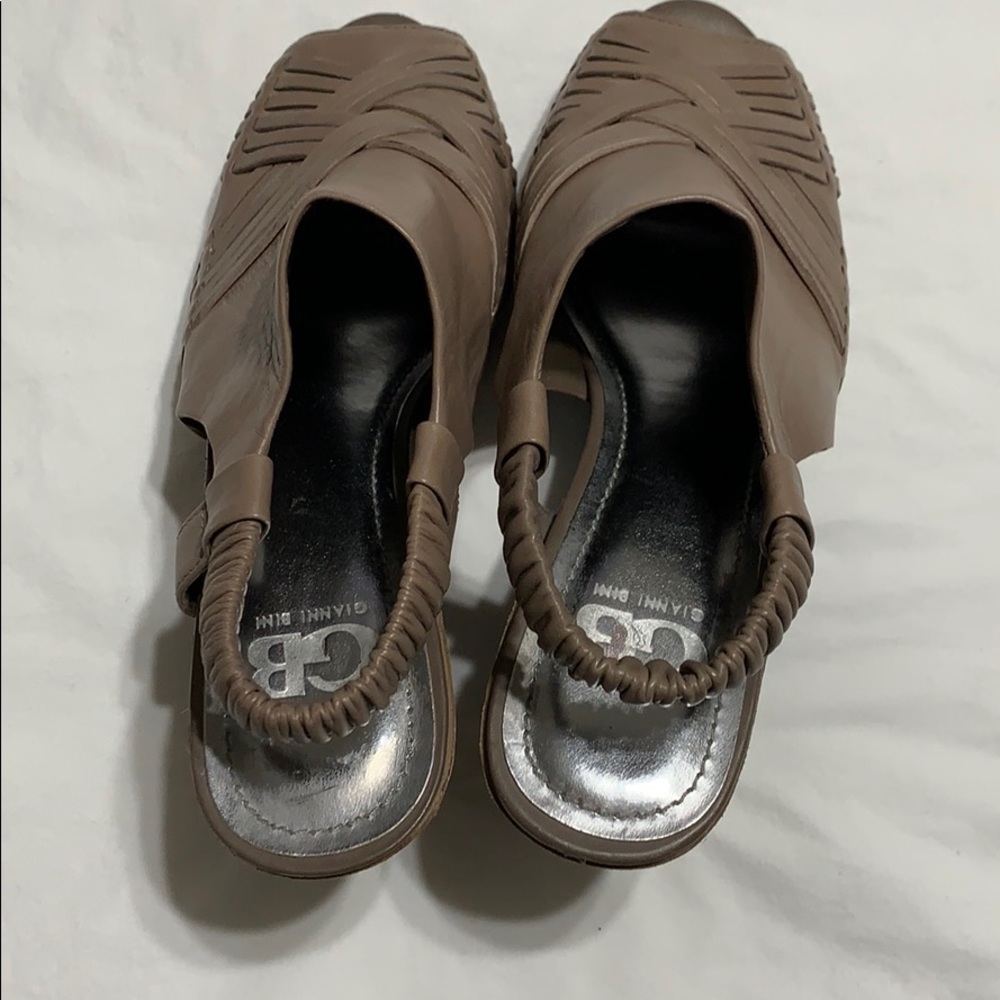 Taupe Gianni Bini 4” heels, new condition - Picture 5 of 8